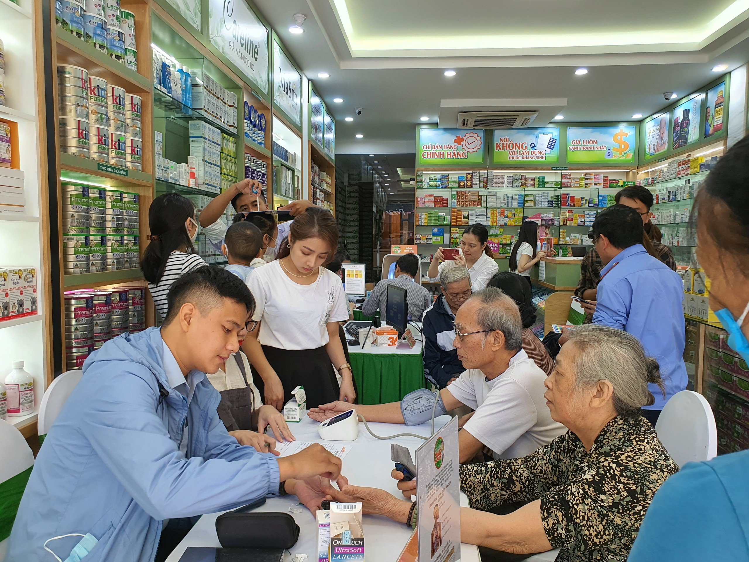 Khai trương Nhà thuốc 365