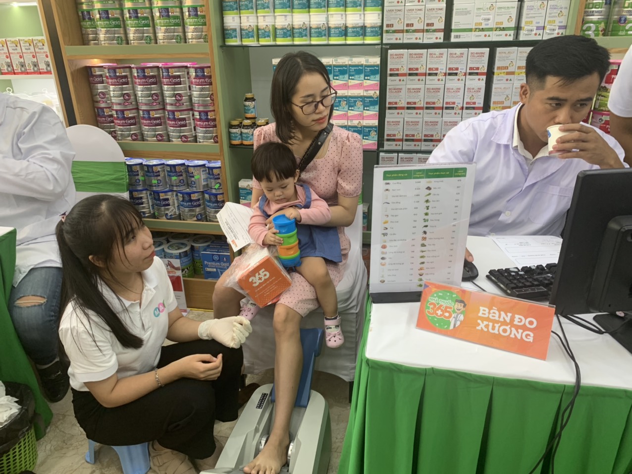 Khai trương nhà thuốc 365