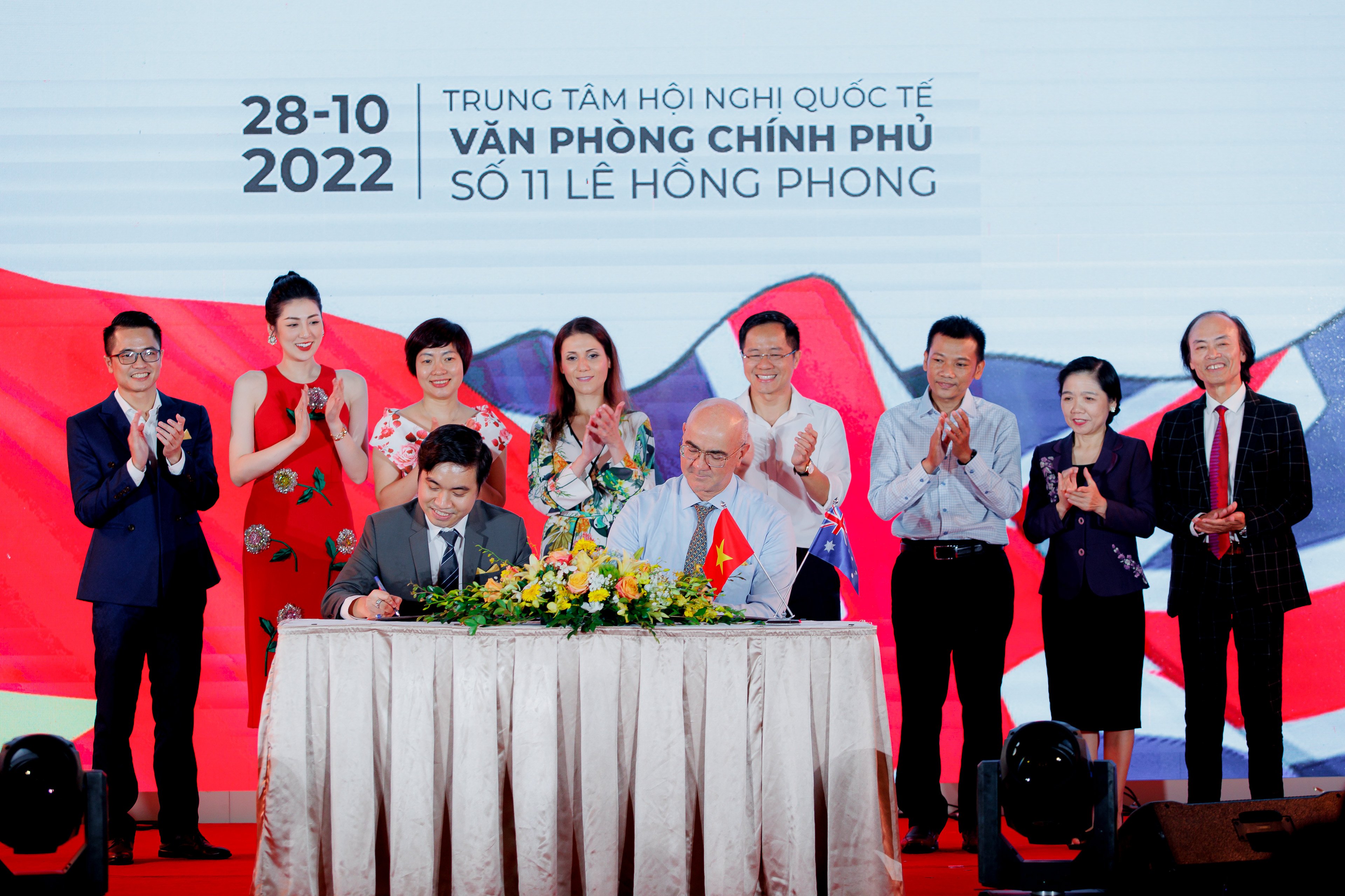  Đại diện Nature’s Way Australia ký kết hợp tác chiến lược và trao chứng nhận phân phối chính hãng cho đại diện đơn vị phân phối tại Việt Nam