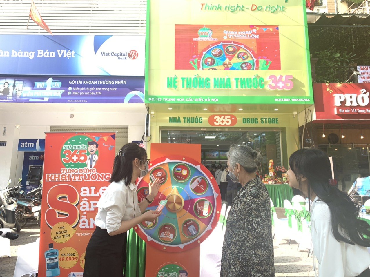 Khai trương nhà thuốc 365
