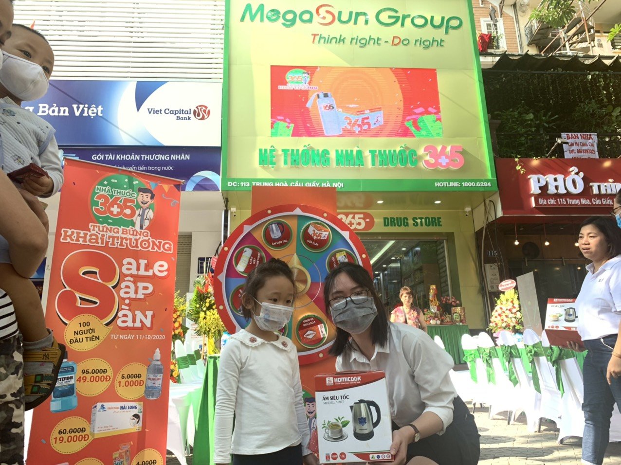 Khai trương nhà thuốc 365