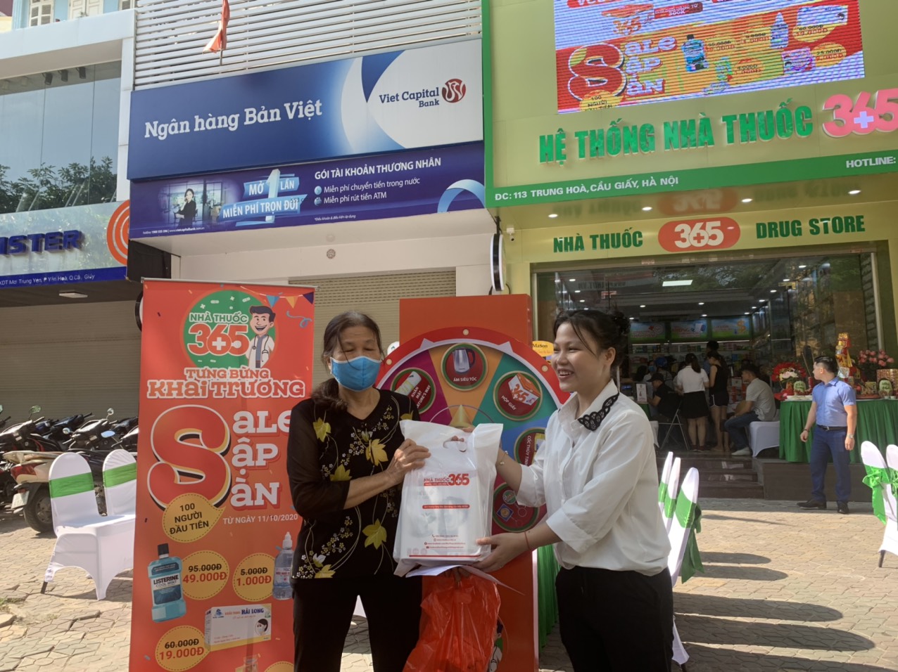 Khai trương nhà thuốc 365